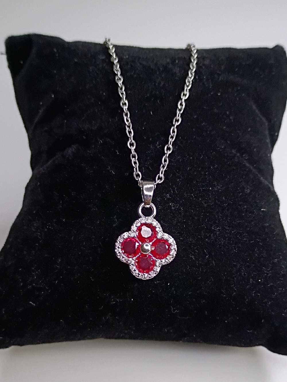 New Silver Tone Crystal Flower Pendant Necklace